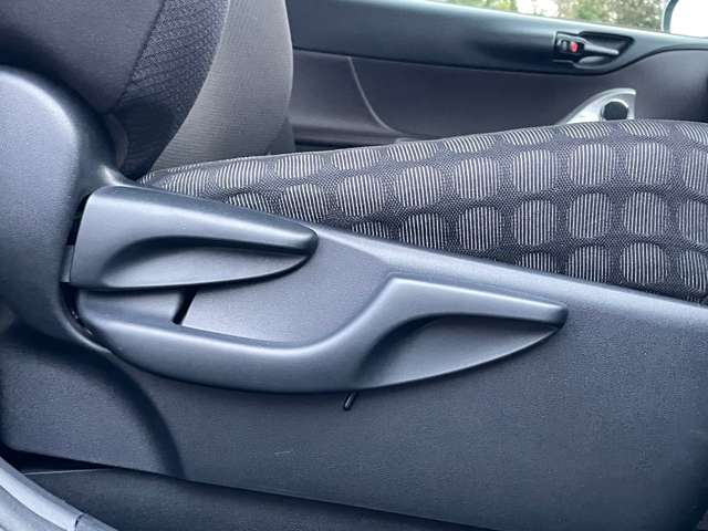 iQ 1.3 130G BT/Bカメラ/TVナビ/ETC/Sキ/1年保証 車検　（2年）付き