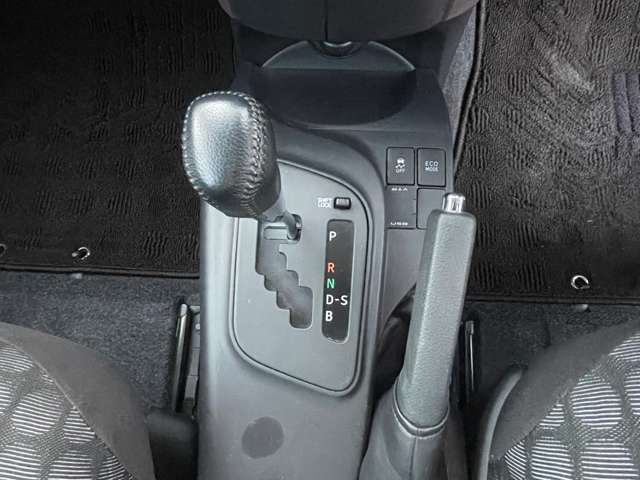 iQ 1.3 130G BT/Bカメラ/TVナビ/ETC/Sキ/1年保証 車検　（2年）付き