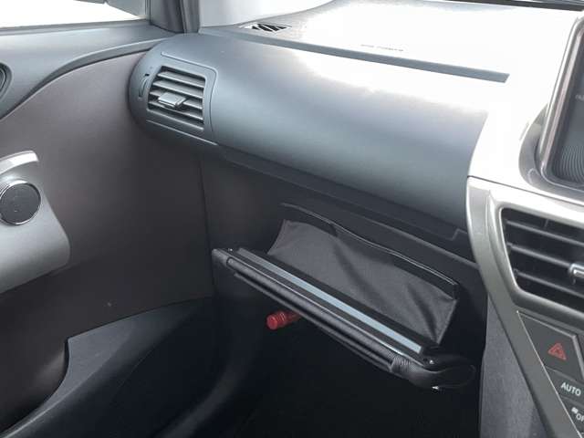 iQ 1.3 130G BT/Bカメラ/TVナビ/ETC/Sキ/1年保証 車検　（2年）付き