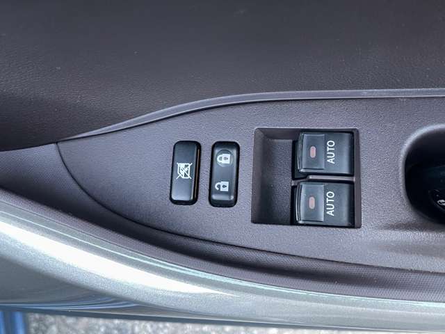 iQ 1.3 130G BT/Bカメラ/TVナビ/ETC/Sキ/1年保証 車検　（2年）付き