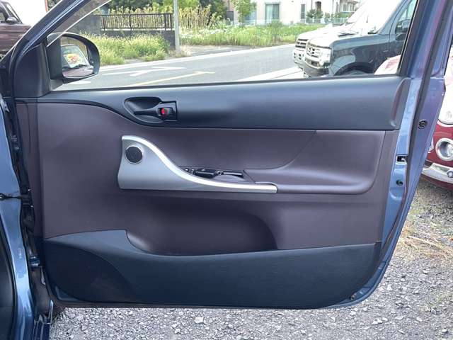 iQ 1.3 130G BT/Bカメラ/TVナビ/ETC/Sキ/1年保証 車検　（2年）付き